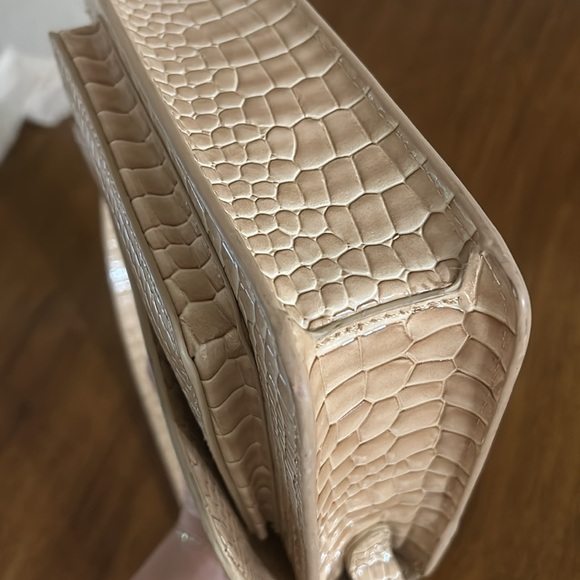 Hvisk Croc Embossed Cross Body - Picture 4 of 4